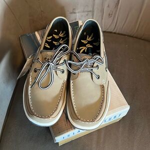 Brand new boys/men’s shoes size 6
